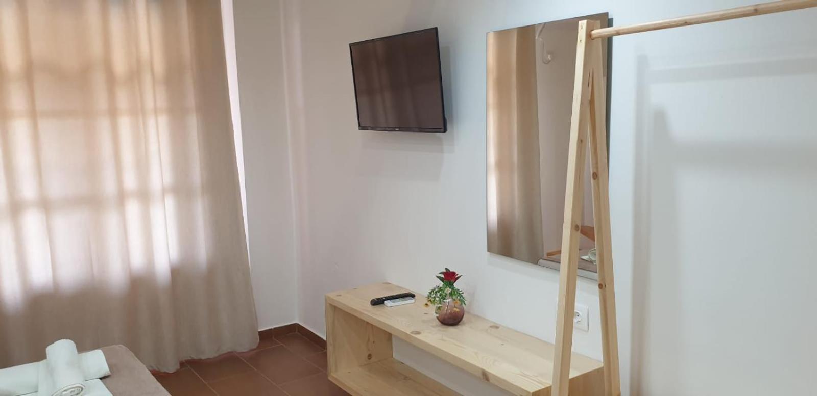 Apart-Hotel Llazari ヒマラ 部屋 写真