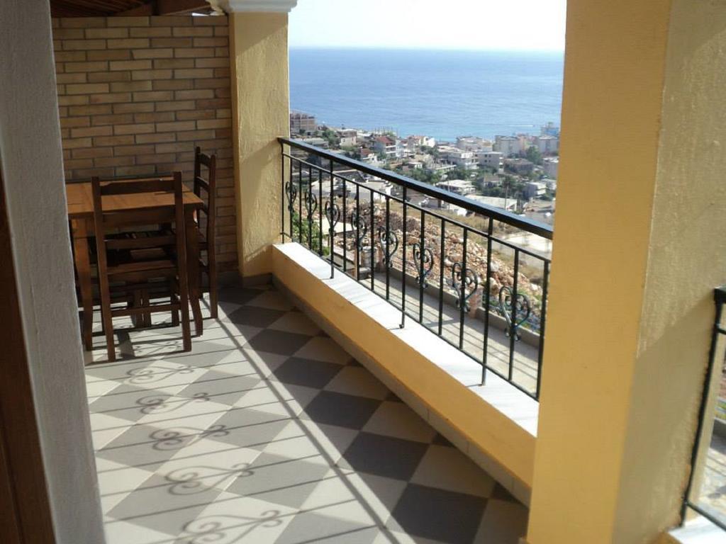 Apart-Hotel Llazari ヒマラ 部屋 写真